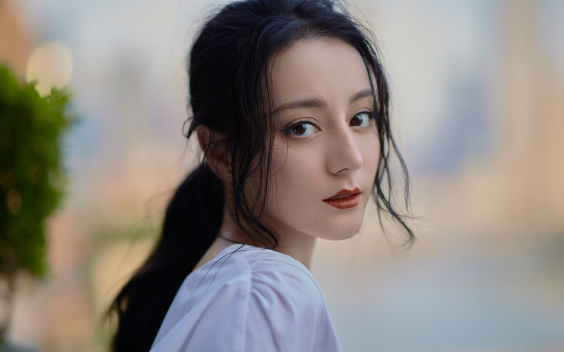 隆戈：全黑队的传奇边锋，橄榄球场上的“雷霆之力”