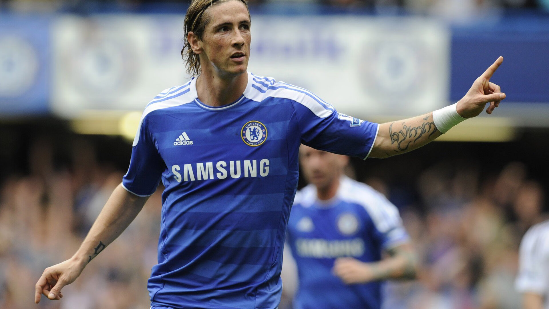 LEYU SPORTS中国官方网站-广州队老将退役现场泪洒球场，广州队换帅